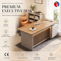Meja Kantor Eksekutif Modern Kayu Oak Terang dengan Panel Berpalang LED Hangat, Kotak Kabel Lipat, Kabinet Samping, Meja CEO Manajer