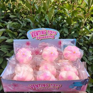 Juguete Antiestrés de Flor de Cerezo, Bola de Tofu de Rebote Lento, Bola de Presión de Maltosa, Regalo para Niños en el Festival de la Flor de Cerezo - Product Image 1
