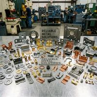 Spécialiste de la fabrication de tôles métalliques, supports empilables sur mesure avec revêtement en poudre noire