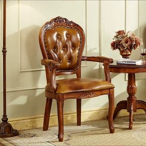 Silla de Comedor Italiana de Cuero Genuino de Lujo - Estructura de Madera Maciza con Respaldo Acolchado, Sillas de Comedor Premium de Alta Calidad - Product Image 1