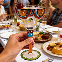 Verres à cocktail Margarita faits à la main avec logo créatif personnalisé - Design peint rétro, couleurs vibrantes, capacité de 8,79 oz pour les bars et les fêtes
