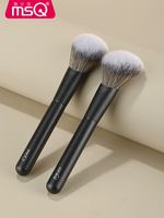 MSQ Pinceau de maquillage simple végétalien manche en bois synthétique pour outil de beauté pour le visage compatible avec les cheveux synthétiques et le fard à joues en poudre