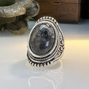 Besar Oval mentah kristal batu permata cincin manik-manik perak besar alami batu tunggal desain cincin Labradorite untuk pria