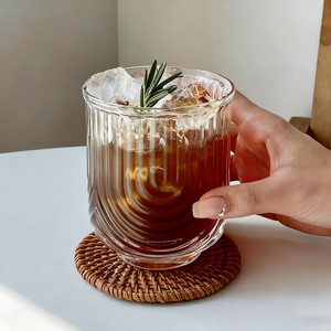 Verres ondulés réutilisables créatifs pour la bière, le jus, le café glacé de Noël – Tasse à boire élégante en forme de U à rayures, anti-fuite - Product Image 5