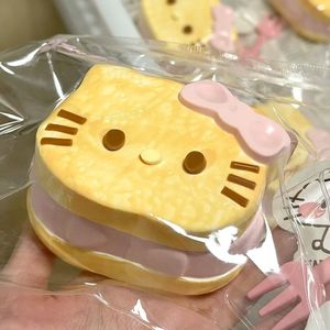ของเล่นบีบซิลิโคนรูปแซนด์วิชคิตตี้ ทำมือ คืนรูปช้า ปลอดภัยสำหรับอาหาร ของเล่นเสริมสร้างประสาทสัมผัส บรรเทาความเครียด - Product Image 1