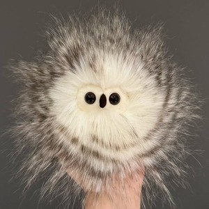 Peluche Hibou Bertie Version UK JC Haute Qualité 12cm, avec base lestée, texture duveteuse, toucher doux et moelleux, hibou effiloché, jouet en peluche, décoration d'intérieur - Product Image 1