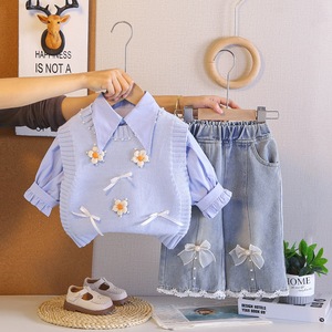 Set Tre Pezzi per Bambine: Gilet in Cotone Floreale, Pantaloni in Denim a Gamba Larga, Primavera/Autunno 2026, Elegante e Confortevole - Product Image 2