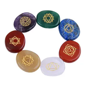 Piedras de Chakra-cristal curativo de Reiki con símbolos de Chakra grabados equilibrio holístico piedras de Palma pulidas juego de 7