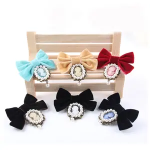 2022 Vintage Handmade Lace Pearl Beads Sweater Coat Bow Brooch For Women Elegant Queen Brooches