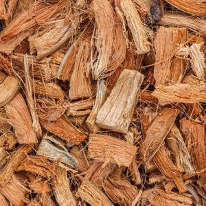 Vente en gros aux États-Unis de copeaux de coque de noix de coco naturelle compressée en blocs de 4,5 kg et 5 kg - Product Image 4