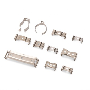 Clips en acier plat à ressort, en acier au carbone doux et en acier inoxydable, estampés sur mesure, avec revêtement en poudre OEM - Product Image 1