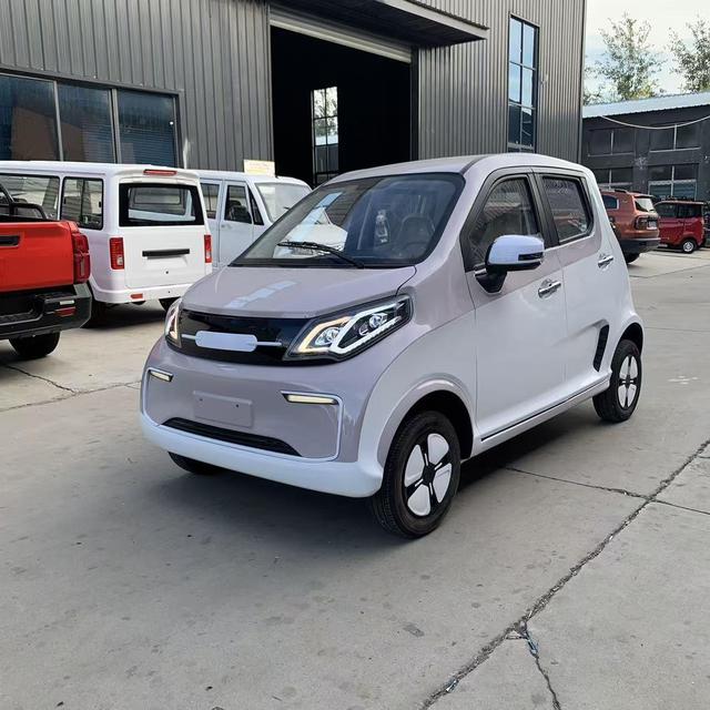 Made in China 2025 Cheap Enclosed Mini New Energy 4-seater Electric Car Promo Sales