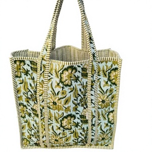Grand sac fourre-tout pour femme en coton matelassé imprimé de blocs broderie à la main Boho sac à bandoulière cadeaux de demoiselle d'honneur - Product Image 1