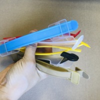 Poignées de carton en plastique PE/PP personnalisées en gros pour usine, capacité de charge de 8 kg et options de logo personnalisé pour boîtes en carton