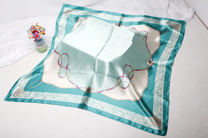 Pañuelo de Seda Satinado Cuadrado de 90 cm con Logotipo Personalizado al por Mayor para Mujer, Pañuelos para la Cabeza, Bandana con su Propio Diseño YHK0046 - Product Image 4