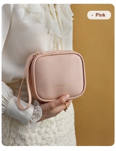 Sac de rangement pour serviettes hygiéniques pour femmes, haut de gamme, luxe léger, exquis, en PU, avec fermeture éclair, motif lettres et petites étoiles scintillantes, portable, petit format - Product Image 5