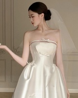 Robe de mariée minimaliste en satin sans bretelles avec nœud blanc et longue traîne, élégante robe de cérémonie de mariage