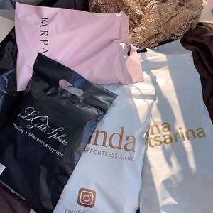 Sacs d'expédition en polymailers personnalisés avec logo, recyclables, pour vêtements, chaussettes, chaussures, fourrure, enveloppes d'expédition par courrier (toutes tailles) - Product Image 4