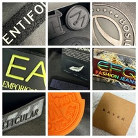 Très résistant 100 ° Étiquettes de marque C Wash Design, étiquettes en silicone avec lettres imprimées, étiquettes pour vêtements.
