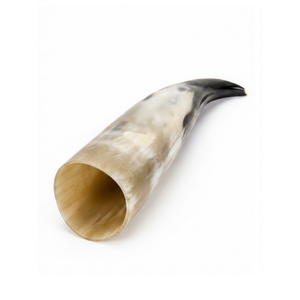Taza para Beber Hecha a Mano de Cuerno de Búfalo Natural con Patrón de Lobo Grabado, Copa de Cuerno Curvada, Regalo Rústico Medieval para Bar - Product Image 1