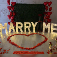 Grandes lettres lumineuses « MARRY ME » avec ampoules, enseigne LED autoportante pour une demande en mariage romantique