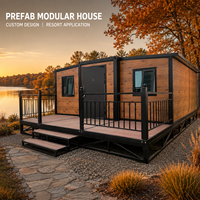 Maison conteneur préfabriquée élégante et moderne de style industriel, à double ailes extensibles, avec suite sanitaire, pour hébergement panoramique en montagne