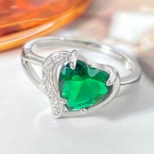 Anillo de Corazón con Circonita Cúbica Rosa, Elegante, Chapado en Oro de 18K, Regalo de San Valentín para Damas y Chicas - Product Image 3