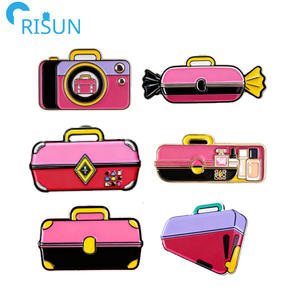 Fabricación de <span class=keywords><strong>maquillaje</strong></span> Lover Box Caboodle Esmalte Pin Diseño propio personalizado 6 colores <span class=keywords><strong>Caboodles</strong></span> extravagantes Esmalte duro suave Pin de solapa Insignia - Product Image 1