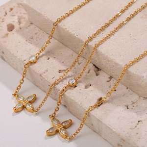 Collier pendentif <span class=keywords><strong>crucifix</strong></span> en acier inoxydable plaqué or 18 carats avec zircone, bijoux minimalistes polyvalents pour femmes - Product Image 2