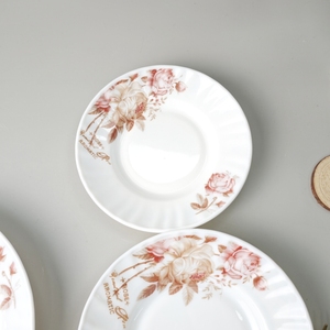 Assiette à soupe blanche avec un magnifique motif floral, service de table 18 pièces, assiette ronde en verre opale - Product Image 2