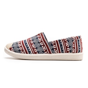 Chaussures basses décontractées d'été respirantes en toile style Pékin ancien pour femmes, mères et étudiantes – Vente en gros, couleur blanche - Product Image 4