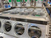 Machine de remplissage et de scellage de gobelets automatique à grande vitesse, contrôlée par PLC, à engrenages, pour gobelets en plastique, eau pure, yaourt, shampoing