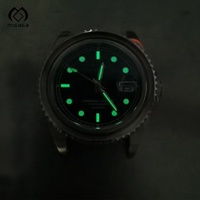 Fournisseur de montres OEM avec logo personnalisé Montre en acier inoxydable à double bouton et boucle papillon Montre à quartz lumineuse étanche 5ATM pour hommes