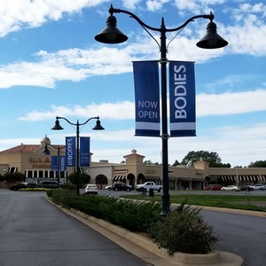 Drapeau de rue rectangulaire professionnel personnalisé, impression personnalisée, protection UV, ignifuge, pour enseignes publicitaires - Product Image 3