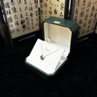 Collier en jadéite naturelle de Birmanie de qualité A, pendentif en jadéite vert cheval, collier en jadéite pour femme, à porter au quotidien (avec NGTC)