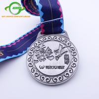 Chine Designer personnalisé nouveau sport de natation épingles en métal médaille et trophée affichage