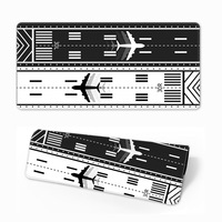 Tapis de souris et de bureau sur le thème de la piste d'atterrissage d'aéroport avec design de zone de stationnement d'avion, grand tapis de souris de jeu pour les fans de simulateurs de vol et de pilotes