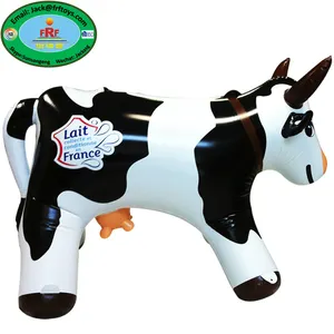 पदोन्नति प्रदर्शन Vache Milka Inflatable गाय में बड़े और छोटे आकार