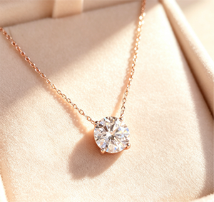 Collana con Pendente Solitario in Diamante Coltivato in Laboratorio Certificato IGI, Taglio Brillante 1-5ct, Colore <span class=keywords><strong>D</strong></span>, <span class=keywords><strong>Oro</strong></span> Massiccio 18K, Lusso Personalizzato per Donne - Product Image 3