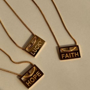 <span class=keywords><strong>Mots</strong></span> <span class=keywords><strong>anglais</strong></span> raffinés Lucky Faith Hope Pendentif Collier Carré Marque Étanche <span class=keywords><strong>En</strong></span> Acier Inoxydable Collier Bijoux Idée Cadeau - Product Image 3