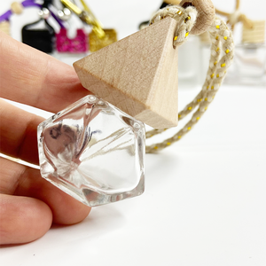 <span class=keywords><strong>Ambientador</strong></span> colgante difusor de coche de lujo-Mini botella de Perfume de vidrio transparente vacía con tapa de madera triangular y cuerda - Product Image 3