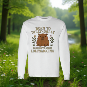 Camiseta de manga larga Capybara Born To Dilly Dally, entusiasmada con el tiempo libre - Product Image 3
