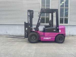 Chariot élévateur diesel EverLIFT, capacité de <span class=keywords><strong>3</strong></span> tonnes, mât à <span class=keywords><strong>3</strong></span> étages, utilisation intensive pour la construction, type de transmission <span class=keywords><strong>4</strong></span> roues motrices, manutention de palettes - Product Image 5