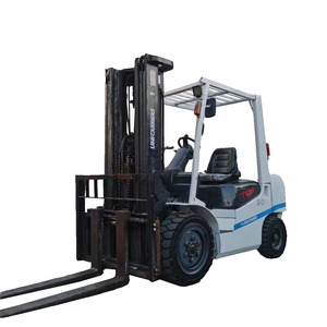 Chariot élévateur diesel TCM FD30 de 3 tonnes d'occasion à vendre en usine – Moteur, pompe et boîte de vitesses d'origine japonaise, déplaceur latéral hydraulique, pneus pleins - Product Image 1