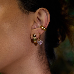 Pendientes Geométricos de Oro de 18K con Forma de Corazón y Circonita Blanca en Engaste de Bisel para Uso Diario JDE0304006/JDE0304007 - Product Image 3