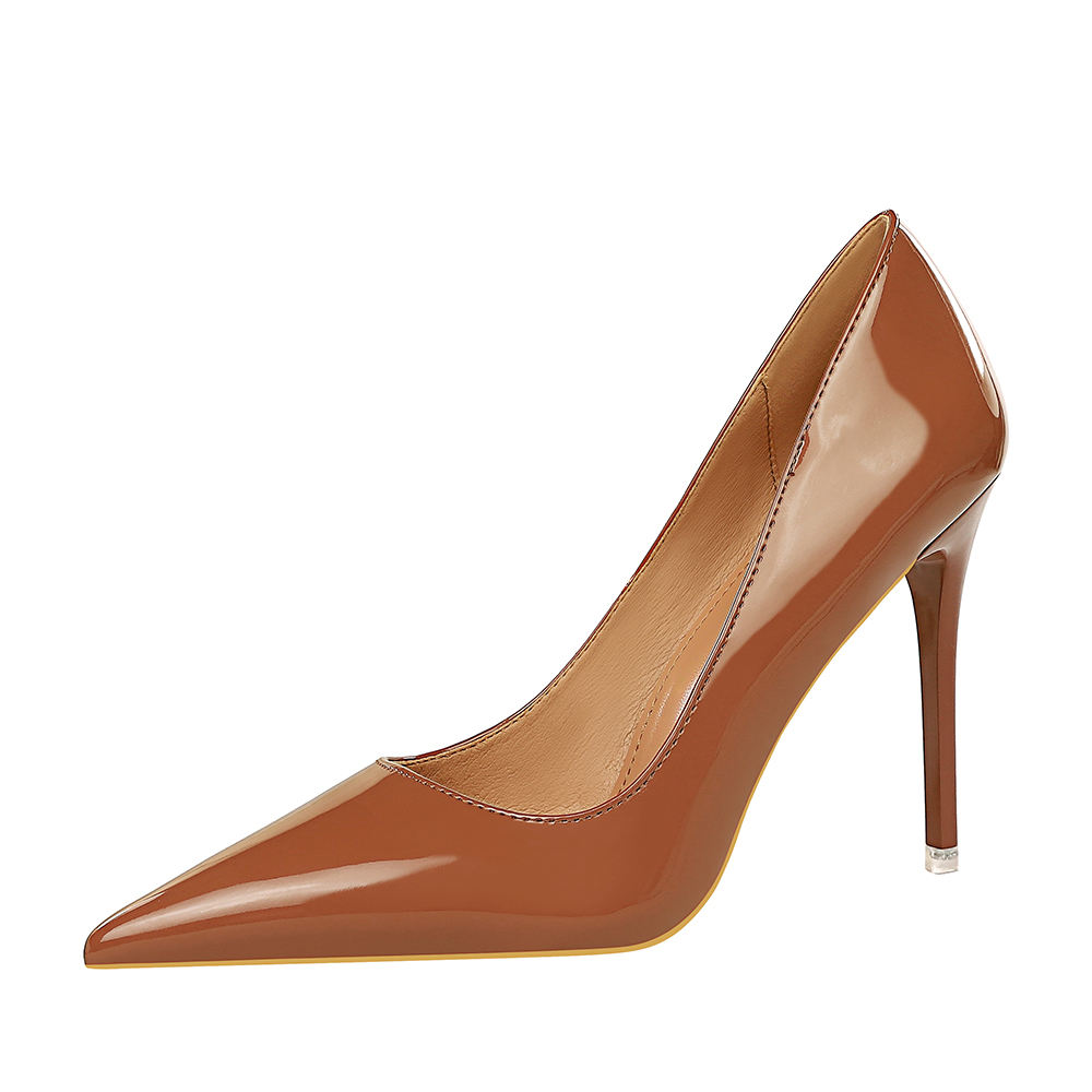 สีน้ำตาล