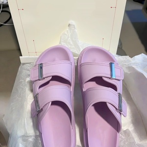 รองเท้าแตะชายหาด PVC สำหรับผู้หญิง พื้นหนา สไตล์ลำลองสำหรับฤดูร้อน เดินเล่นกลางแจ้ง รองเท้าคุณภาพสูง ดีไซน์เนอร์ รองเท้าสไลด์แบบแบนสำหรับผู้ชาย - Product Image 3