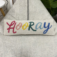 Coussin brodé personnalisé avec fermeture éclair et motif de lettres de dessin animé HooRay, idéal pour la décoration d'hôtel ou de maison