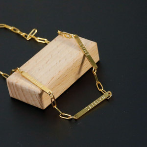 Collar con placa de nombre personalizada, Gargantilla con letras chapadas en oro inoxidable - Product Image 4