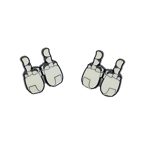 Pins de solapa personalizados de aleación de zinc con diseño de robot conejo y dedo medio, estilo cultura anime, con cierre de goma - Product Image 3